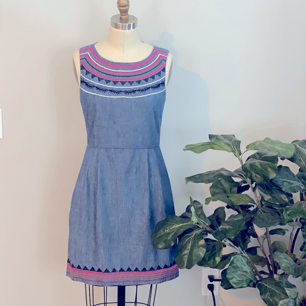 SALE‼️ JCREW cute Light denim Dress w/ Embroidery